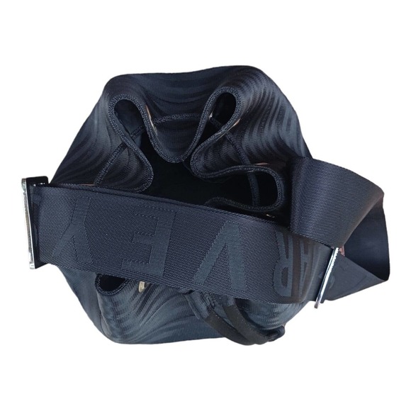 Harveys Seatbelt Bag Berkeley Bucket Purse Black Mint Condition - Picture 4 of 16